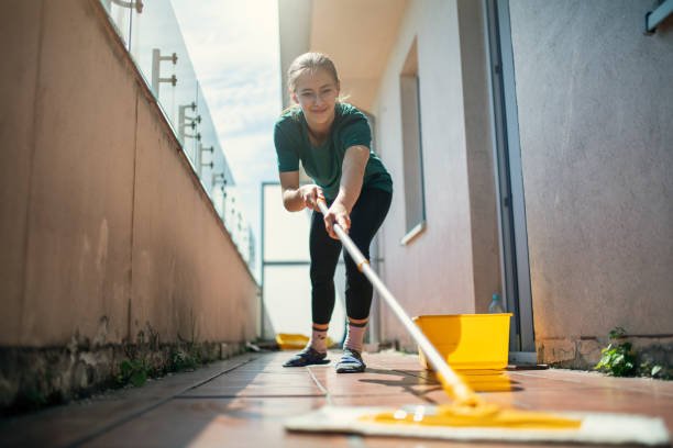 How to Clean Ceramic Tile Floors Without Streaking